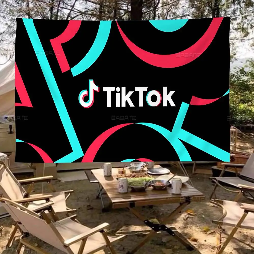 لافتة كلاسيكية بشعار T-TikToks كبيرة الحجم وأنماط طباعة مثيرة للاهتمام لحفلات أعياد الميلاد