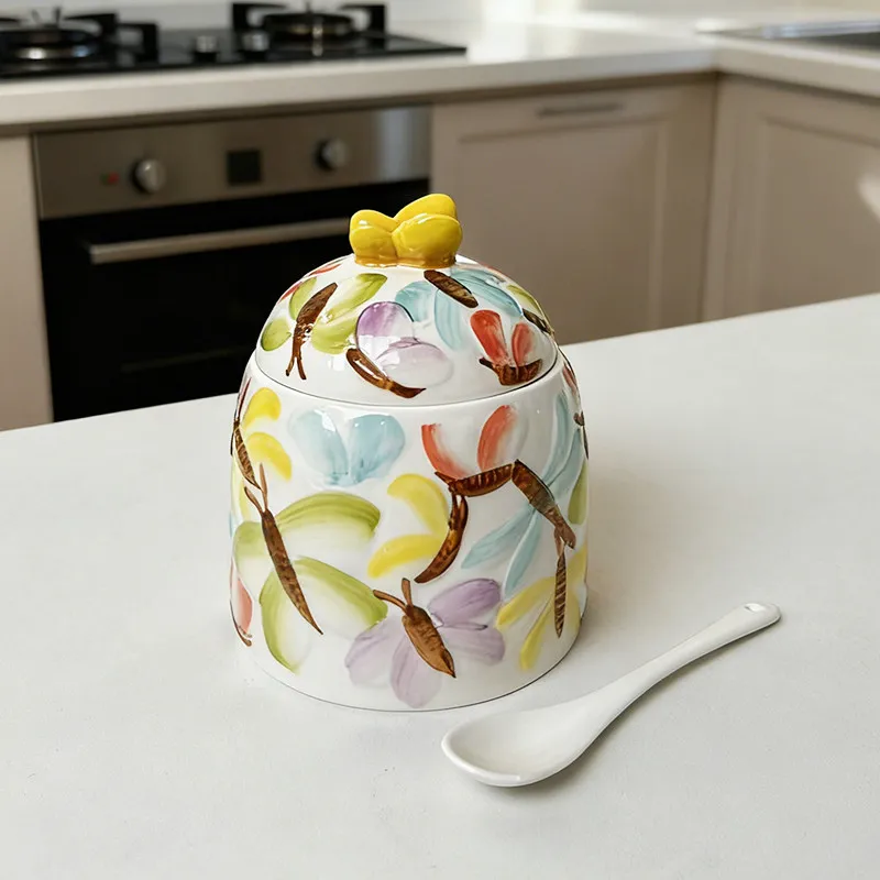 

Окрашенная рельефная керамическая банка для приправ, банка для сахара с куриной эссенцией со вкусом соль с крышкой и ложкой, украшение кухонного обеденного стола