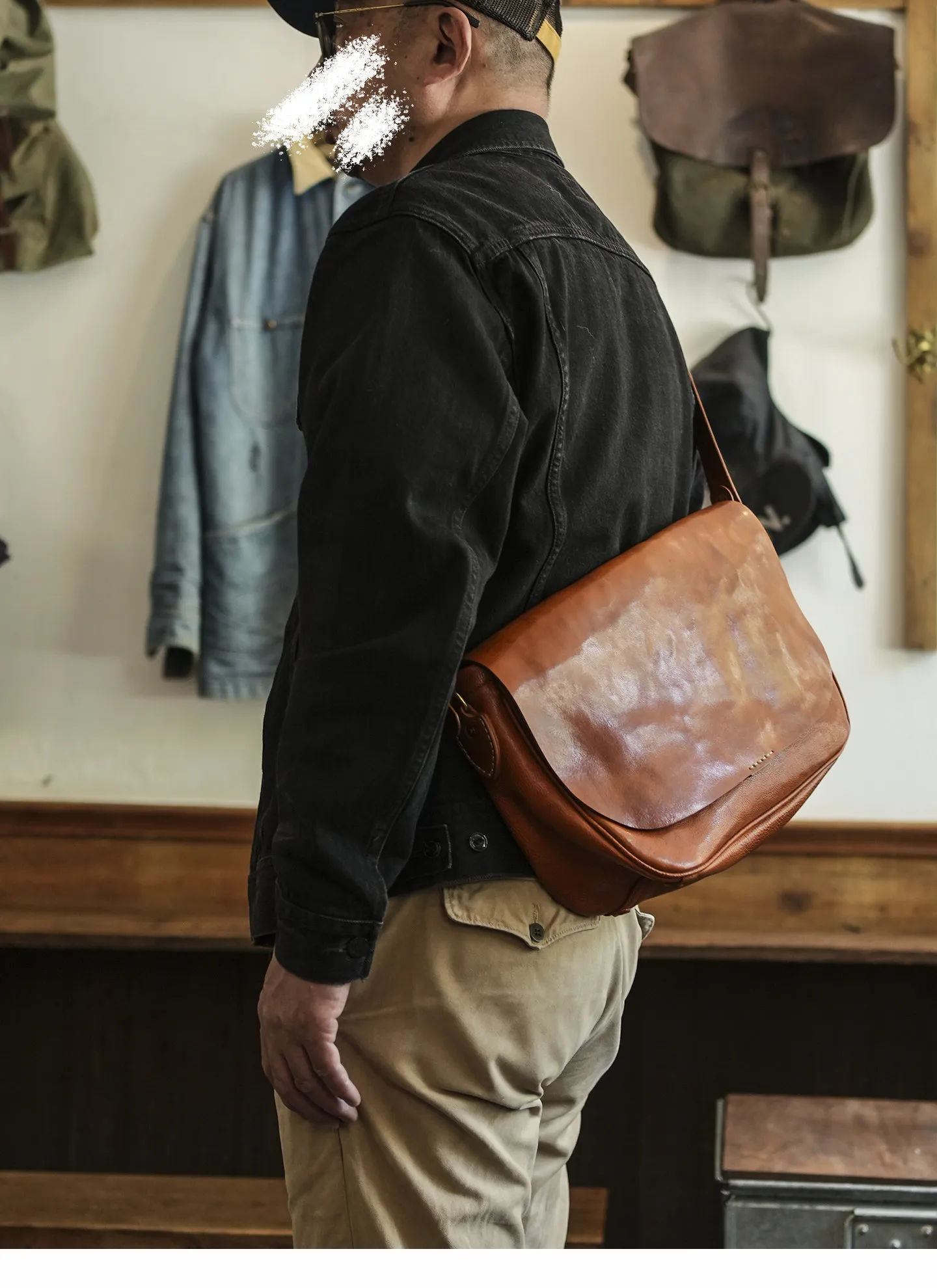 Einfache Vintage-Umhängetasche aus handgefertigtem Rindsleder der ersten Schicht für Herren, modische, lässige Reisetasche aus luxuriösem Echtleder. – Detail 4