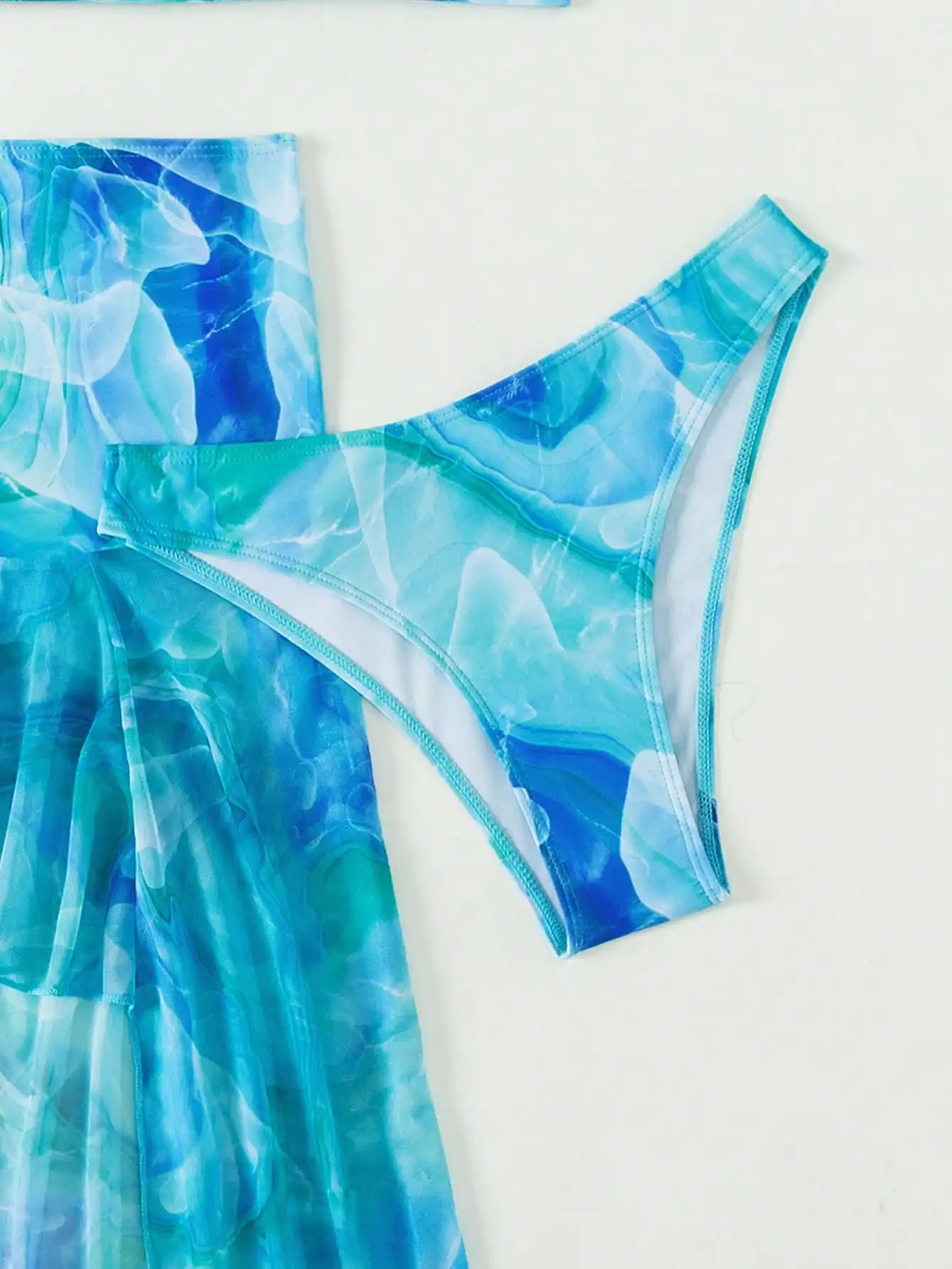 

Синий комплект бикини с эффектом тай-дай из 3 предметов с пляжной юбкой для отдыха на пляже