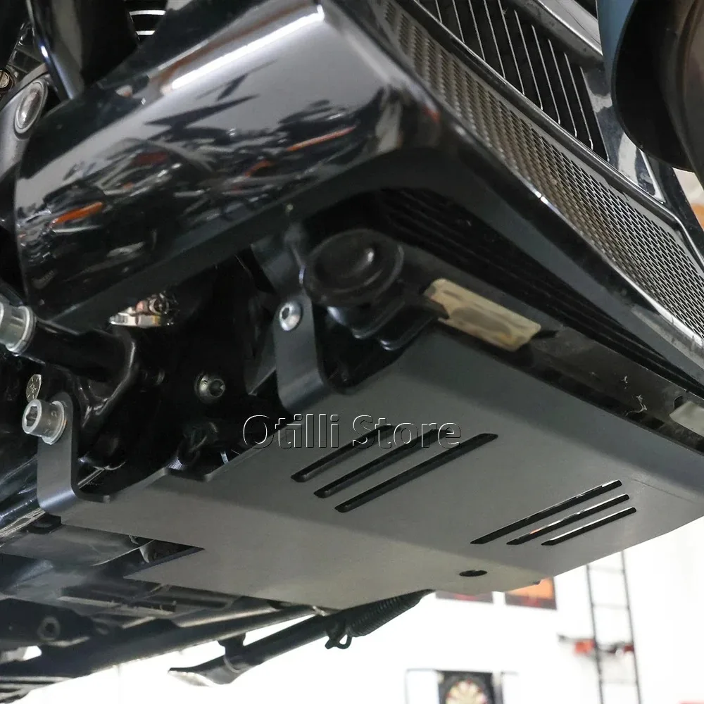 Motorrad Schwarz Motor Chassis Schutz Abdeckung Unter Schutz Skid Für CVO Road Glide FLTRXSE Street Glide Spezielle FLHXSE FLHX