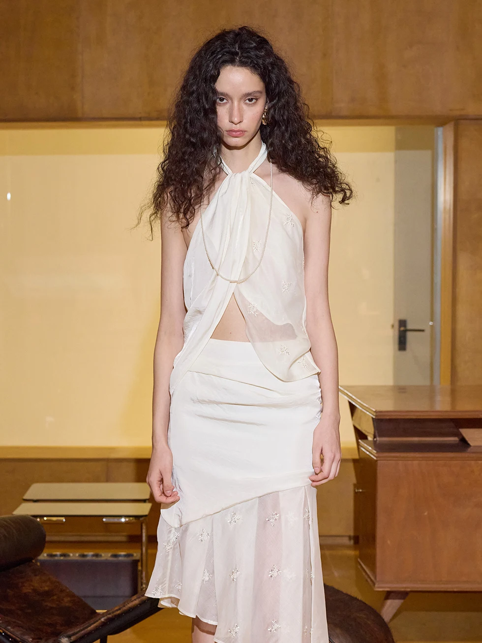 

Bare Ba Embroidered Thin Veil Top with Bead Chain Ne Hanging Design Polyester Fiber Women's Summer Outerwear Casual Sle