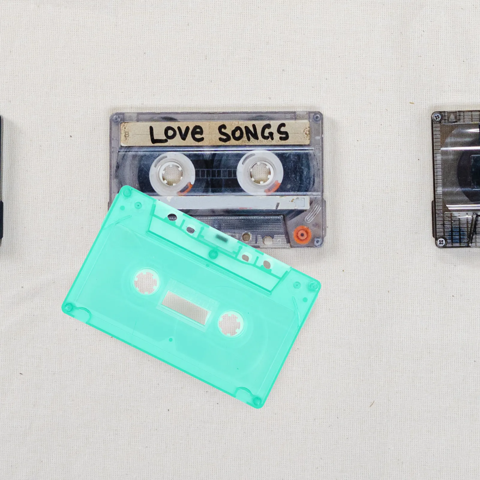 2Pcs Blank Cassette Tape Empty Audio Cassette Plastic Decorative Vintage Style DIY Craft Supply for Party Favor Gift Home Office