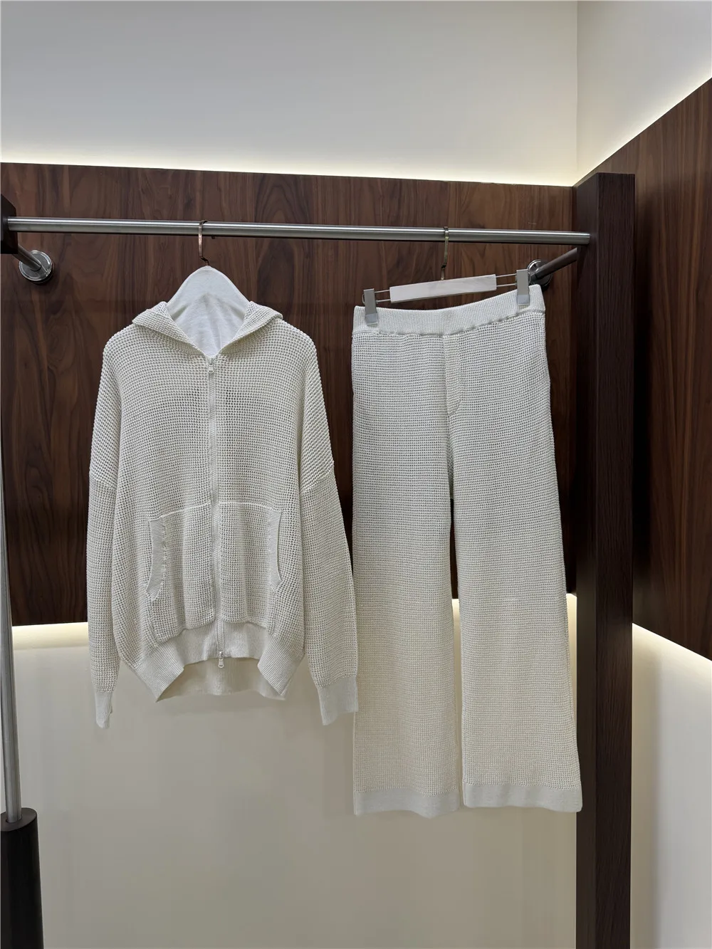 

Women’s Open-Knit Hooded Long-Sleeved Cardigan Sweatshirt Paired with Stretch Knit Trousers