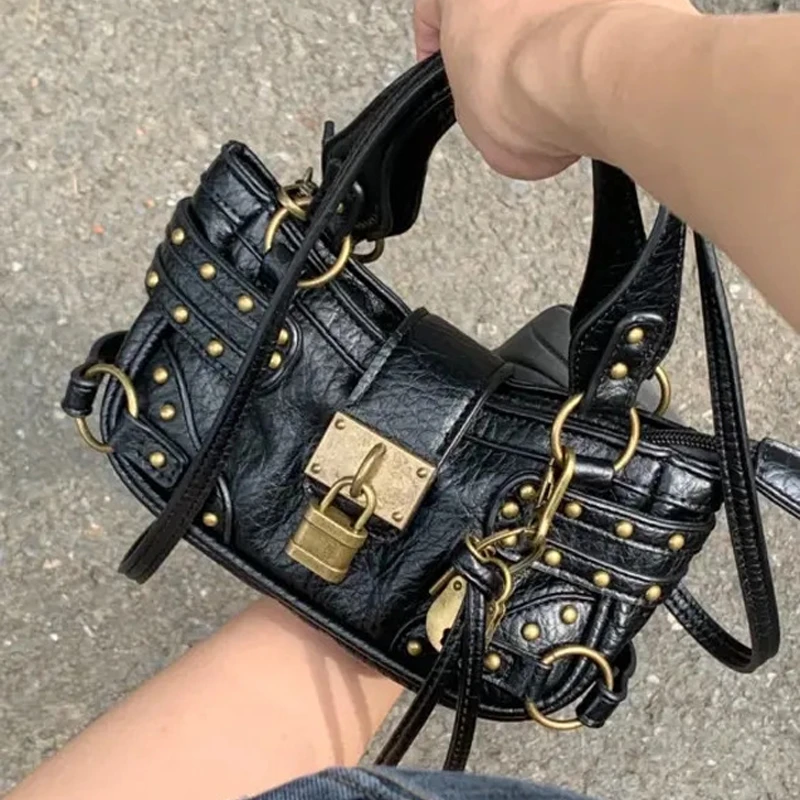 SHELKSBAG المرأة دراجة نارية Crossbody الكتف Y2k المسامير فاسق حقيبة الشارع موضة حقيبة يد صغيرة عالية الجودة حقائب حمل صغيرة