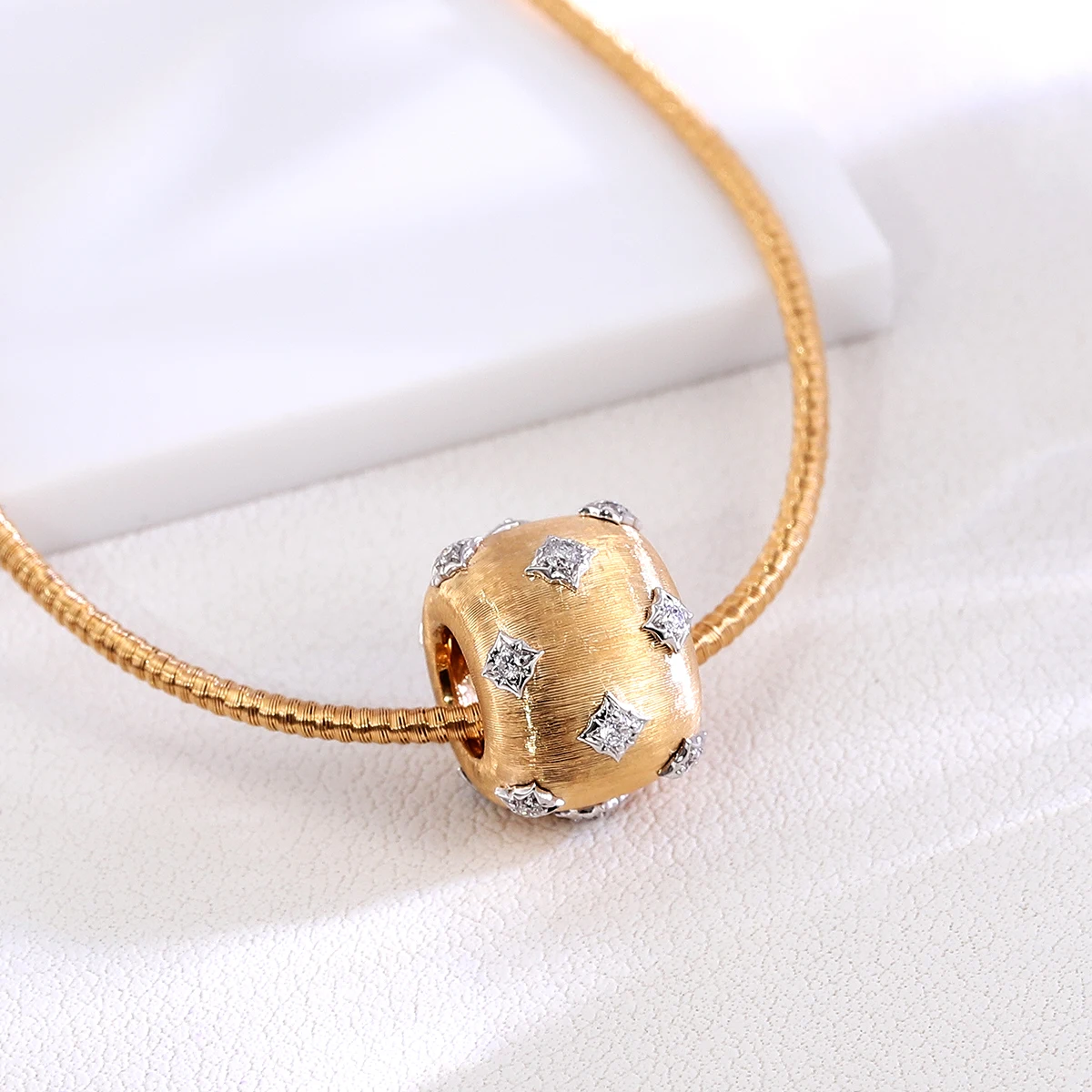 

Provence Premium Pendant Necklace 18K yellow gold Women's Fashion Jewelry Vintage style Satin Finish Pendant Rope chain gift