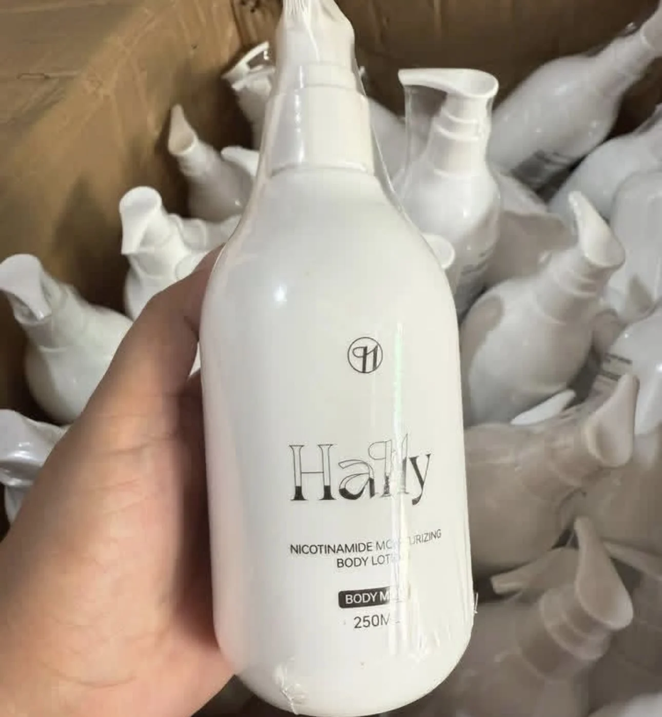 Original HALLY hidratante leche corporal nicotinamida loción corporal blanqueadora iluminar el tono uniforme de la piel textura suave crema corporal de marca