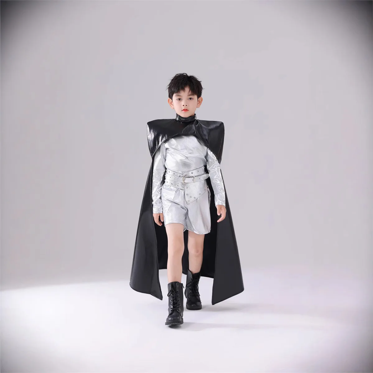 Boy Future Technology Model Catwalk Children Car Model Punk Wind Sun Child Star Catcher Gale Locomotive Performance view 2