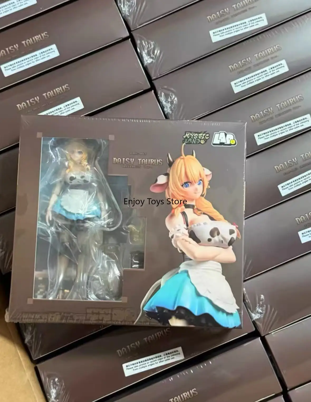 

В наличии: Фигурка коровы Дейзи из серии Adventure Squad Magic Continent Beergirl
