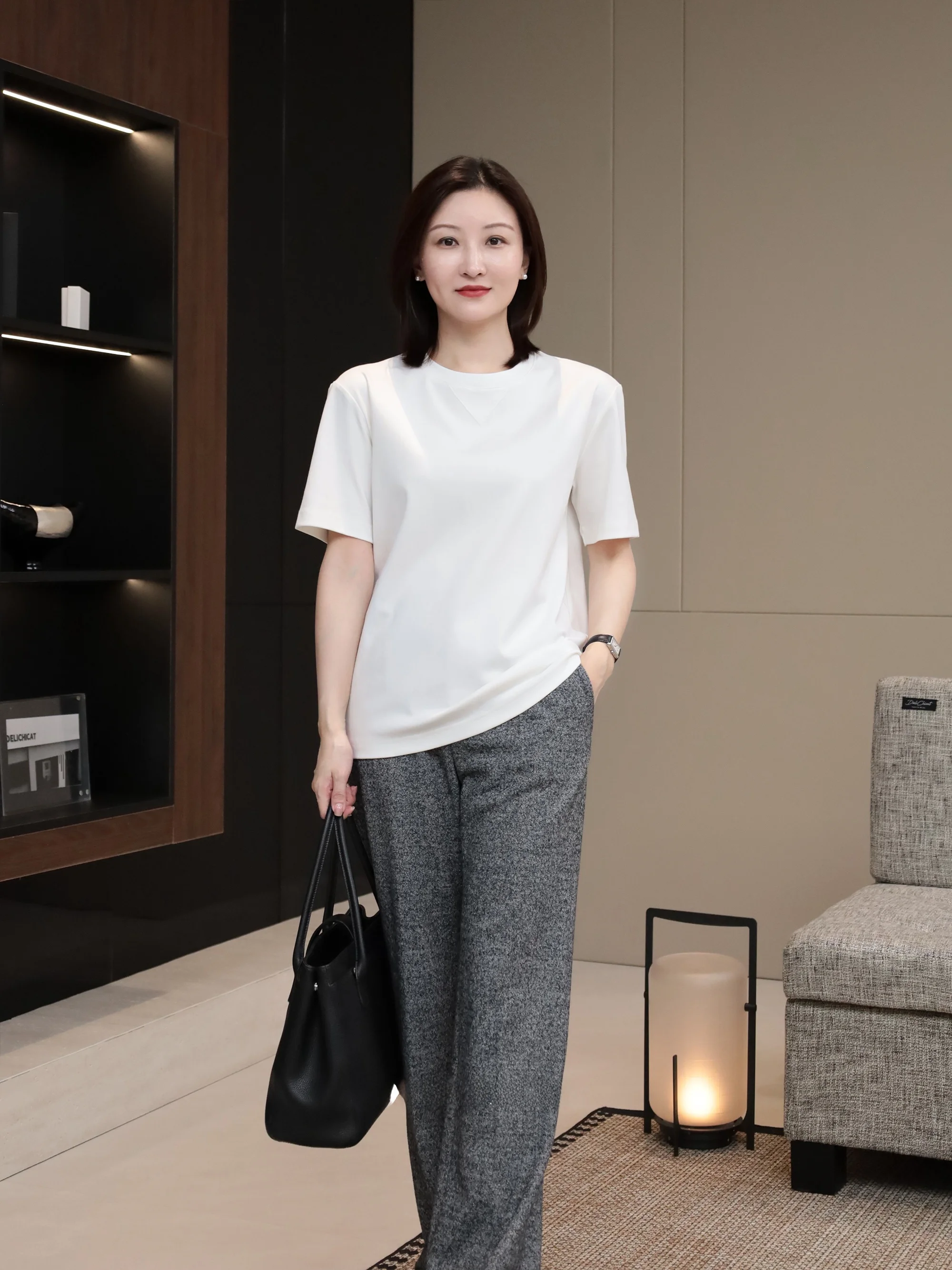 

Chi White Loose Fit round Ne ort Sve T-irt Classic Sle Cotton Commute Faion Summer Women's round Ne Top