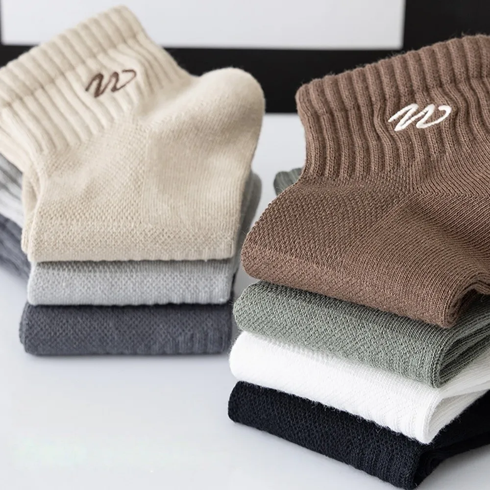 

7pairs Soft Solid Color Boy Socks Short Tube Breathable Embroidery Socks EUR 37-44 Hosiery Men Socks Male
