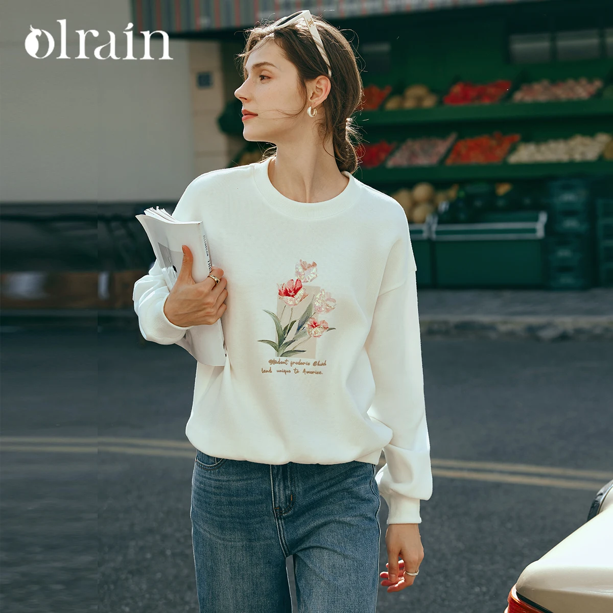 

OLrain Women's Apricot Embroidered Crew Neck Sweater Loose Top 2025 Early Autumn Fashion Sweatshirts O24CR90311