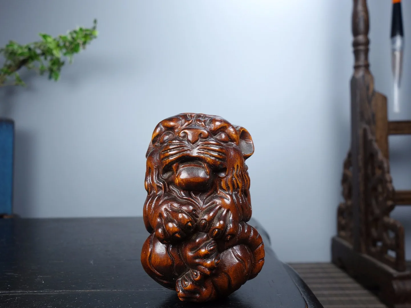 Chinese retro boxwood wood carving seiko carving tiger statue desk office decoration home decoration