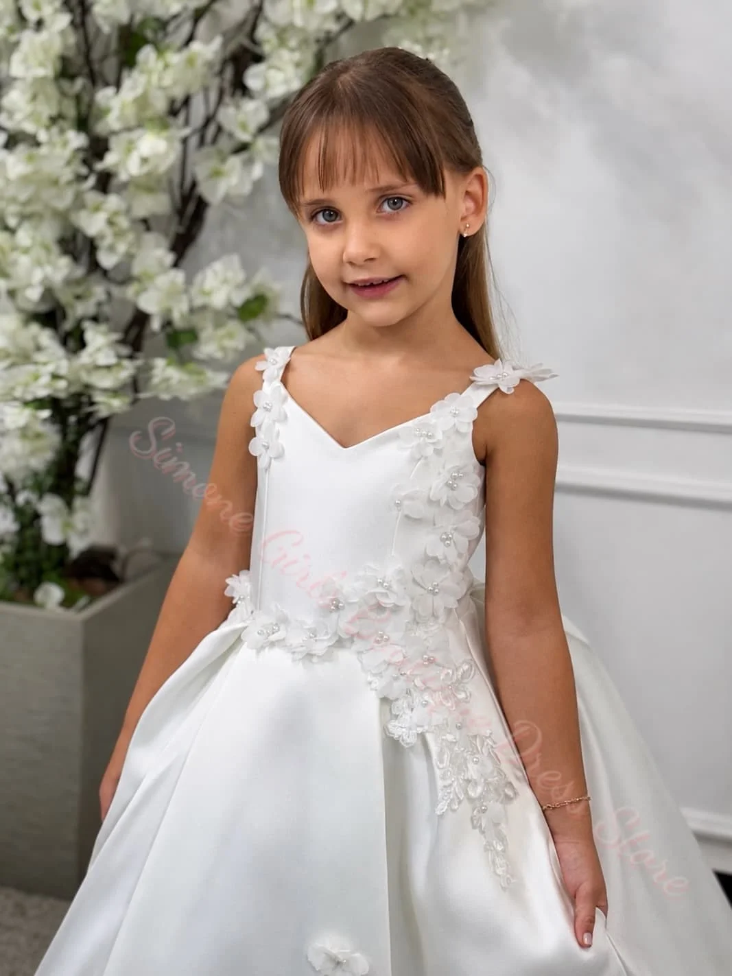 Customized White Flower Girl Dress For Wedding Satin Applique Sequins Sleeveless Puffy Kids Birthday First Communion Ball Gown