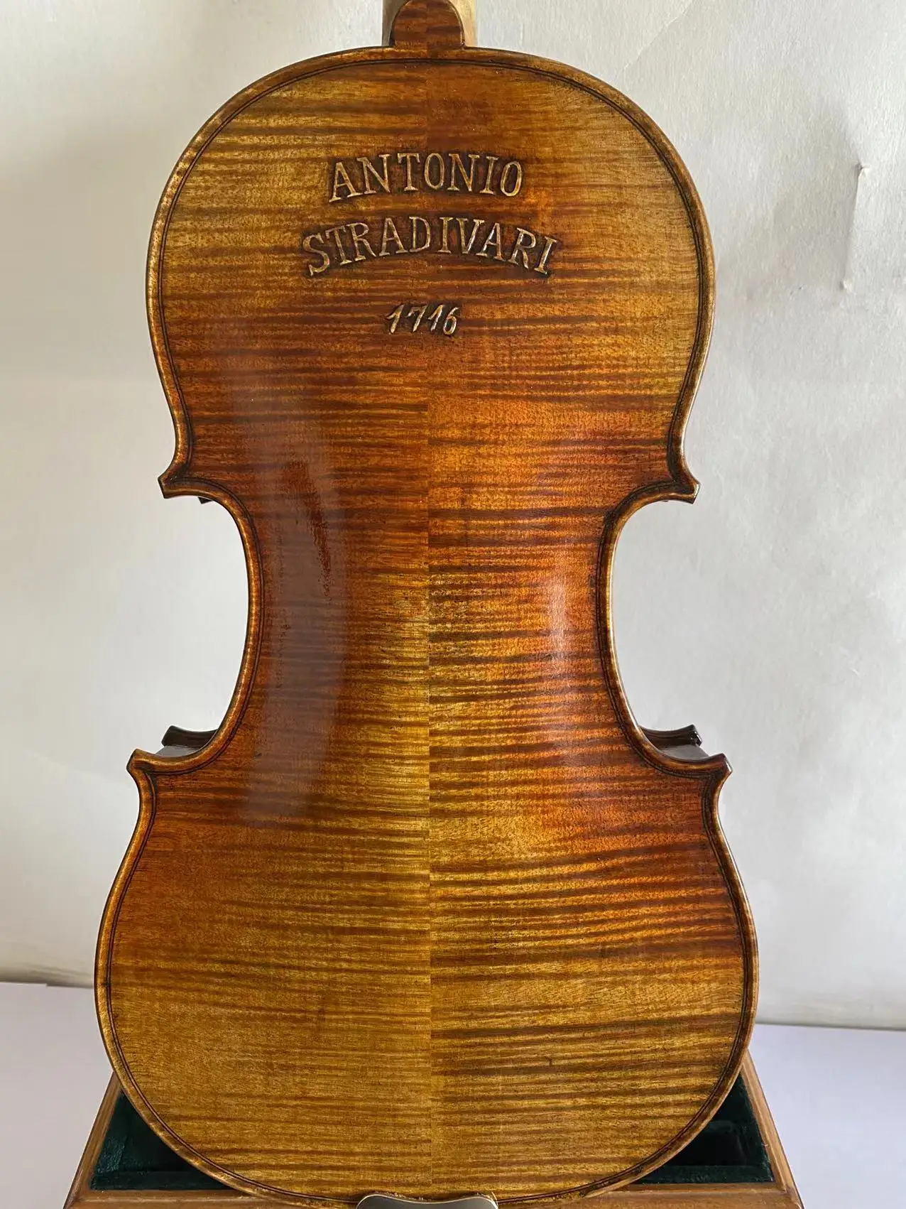 4/4 violin Stradi Model 1716 flamed maple back spruce top hand carved