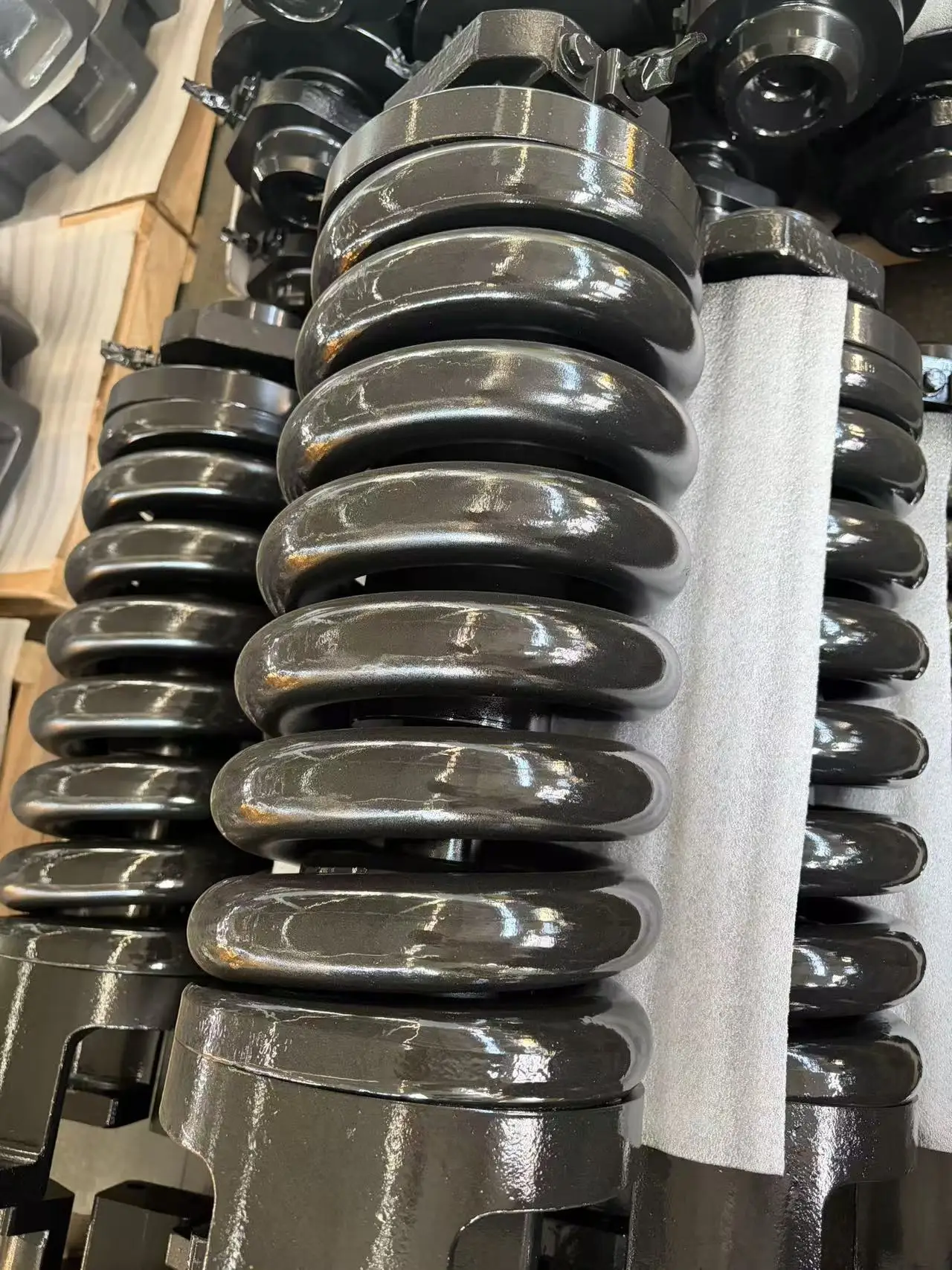 Excavator Tensioning Device Spring Tensioning Device for Track Adjuster Construction Machinery Parts Excavator Parts