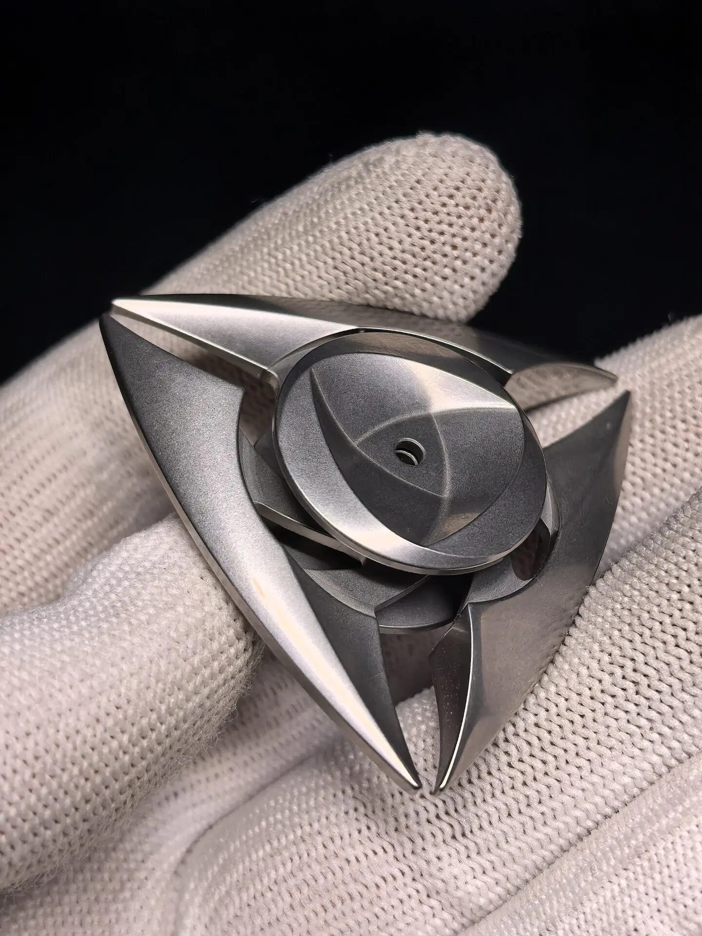 Used EDC Play EDC Windmill Fingertip Gyro, Steel Porcelain Washing Windmill Gyro, Three-Page Attack Speed Gyro