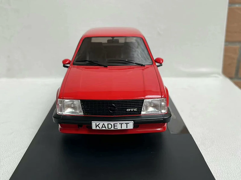 Diecast 1:18 Scale OPEL KADETT D GTE Simulation Alloy Car Model Toy Collectible Gifts Ornaments