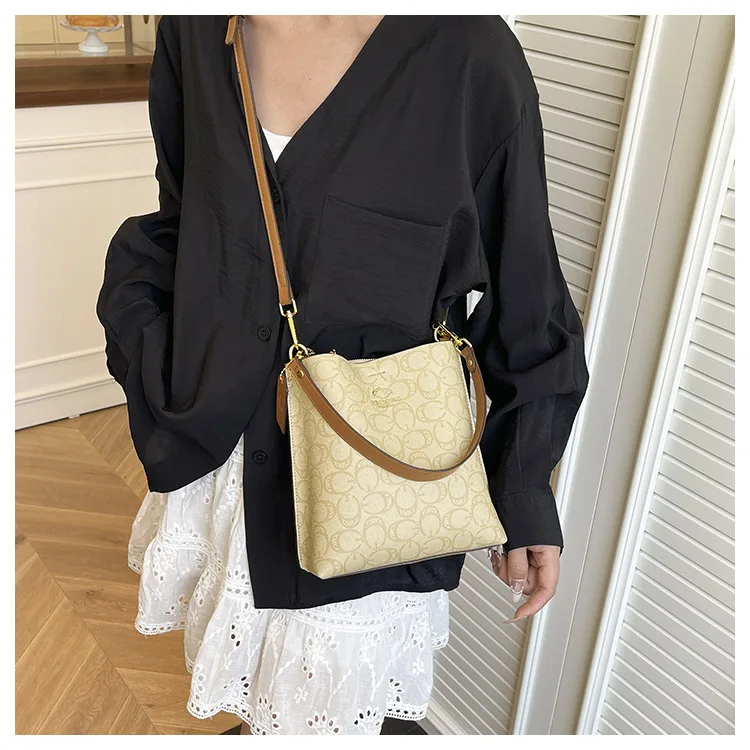 Trendy bucket crossbody tas 2025, nieuw voor dames, modieuze schoudertas met retroprint, lichtgewicht draagtas voor dagelijks gebruik