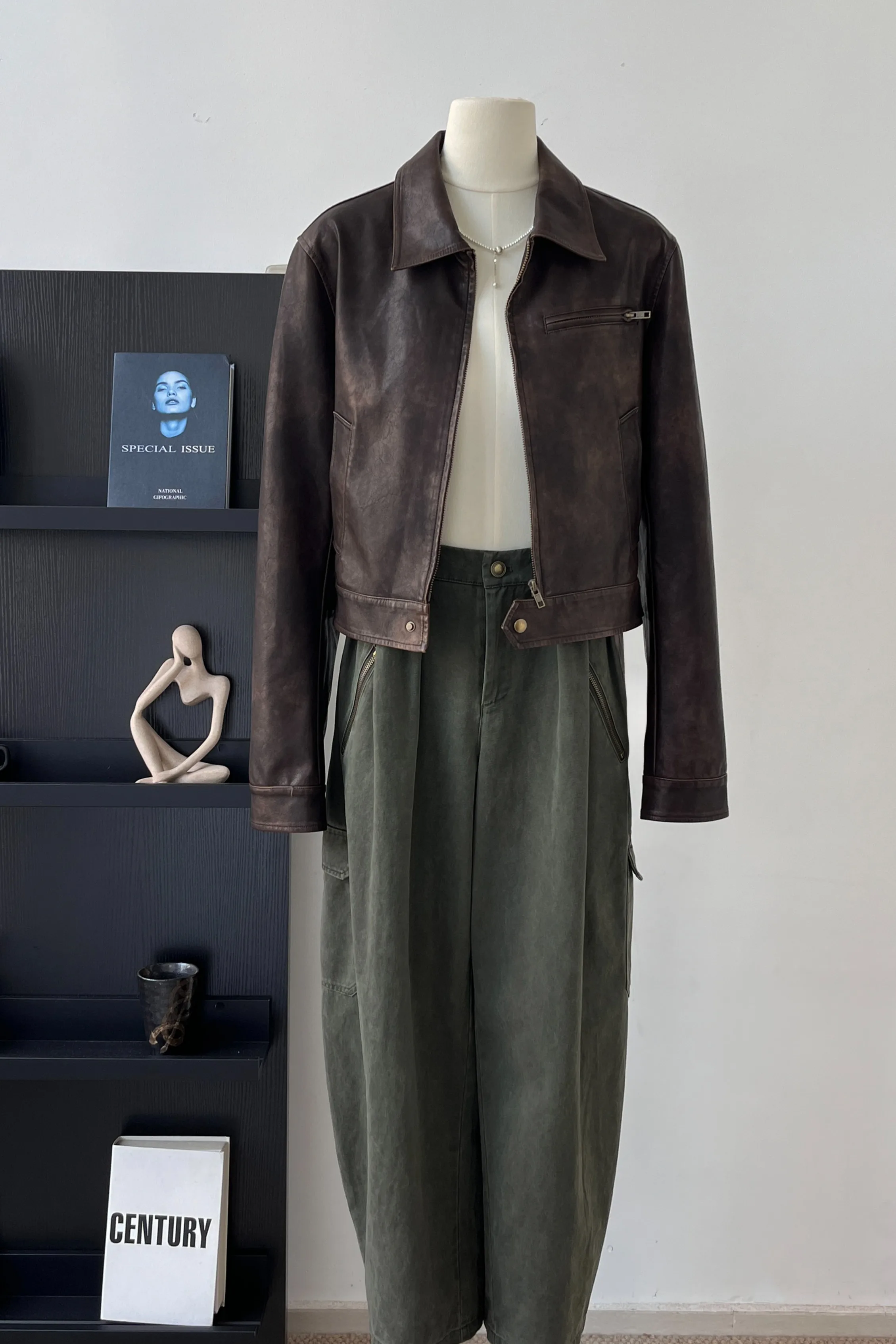 سترة نسائية أنيقة للربيع والخريف من جلد البولي يوريثان بسحاب قصير نحيف ملابس خروج للسيدات بياقة مقلوبة وأكمام طويلة ملابس خارجية من الجلد الصناعي