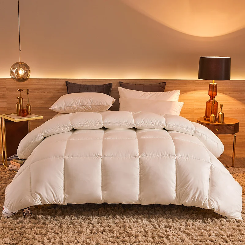 New 5-star hotel down comforter, winter cold resistant thick blanket, suitable for all seasons with soft and comfortable core