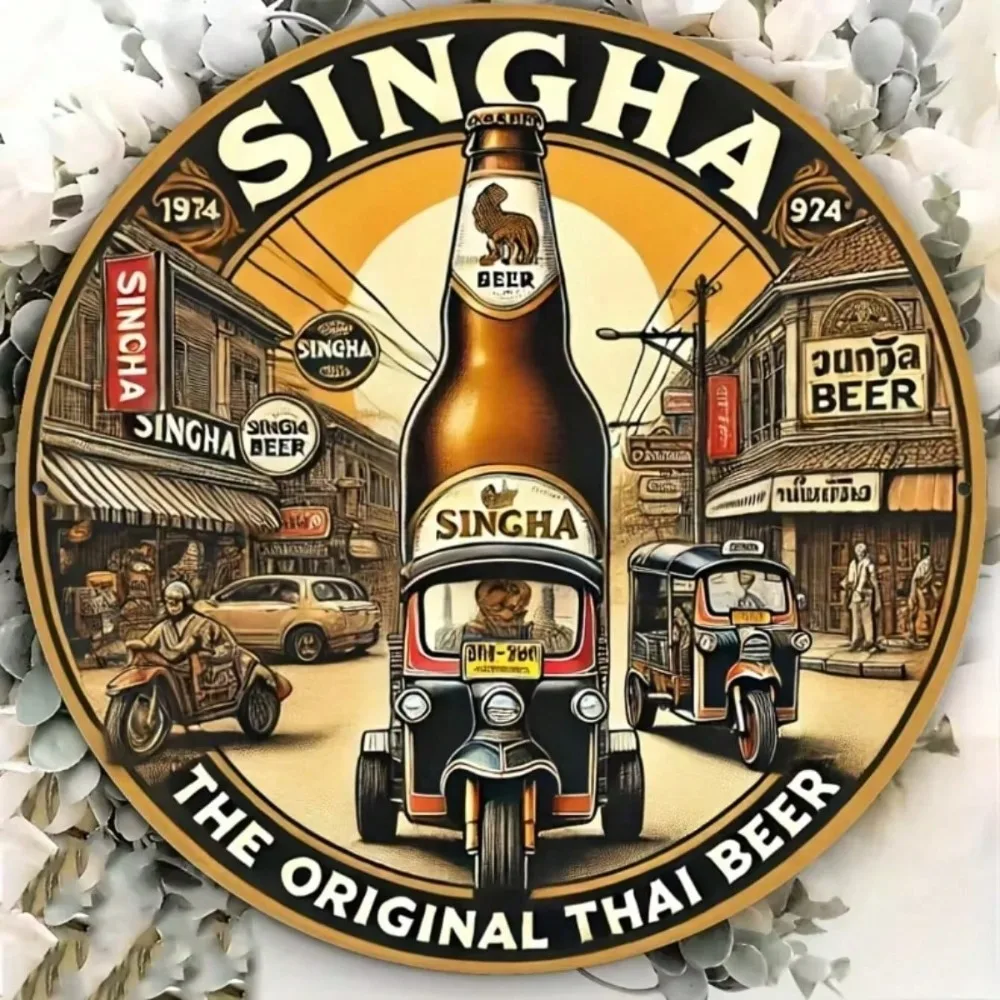 Pintura en Lámina Metálica Impresa en HD - Relieve 3D Vintage de la Cerveza Singha de Tailandia con Escena Callejera y Tuk Tuk, Arte Metálico 2D para Pared, Decoración Retro para Bar