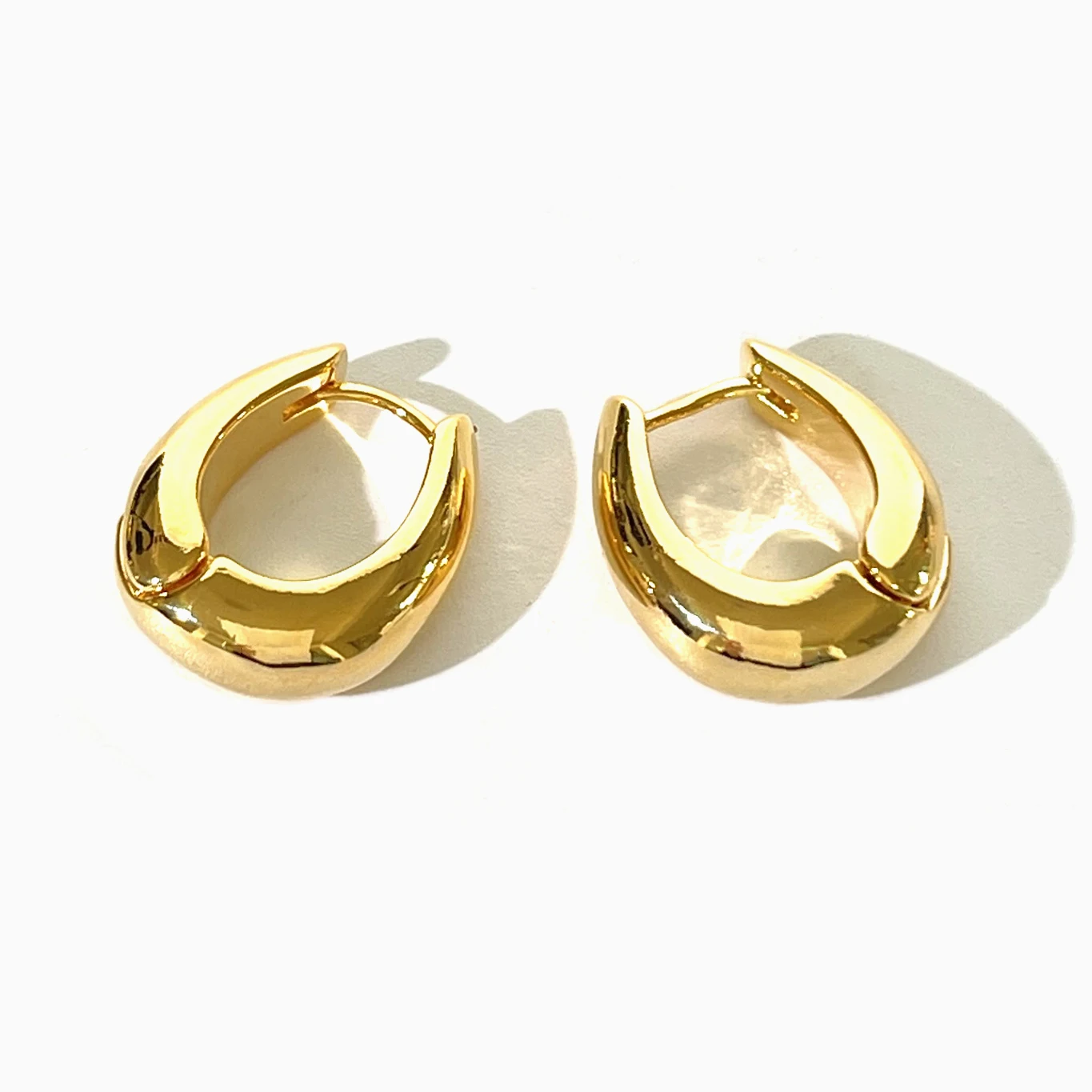 Peri\'sbox Chunky Gold Silver Plated Oval Thick Hoop Huggie Earrings Women\'s Chubby Hoops Dainty Minimalist Jewelry Wholesale