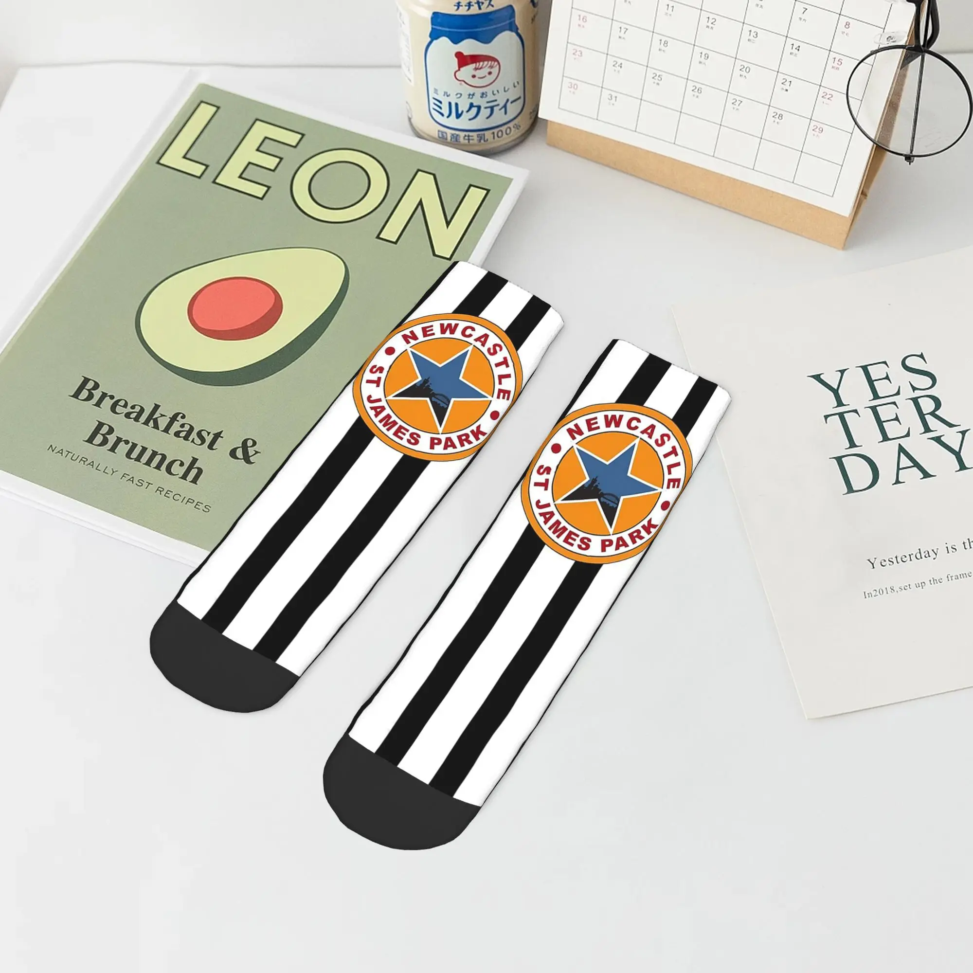 All Seasons Magpies Newcastle - Calzini Newcastle Magpies Calzini Harajuku che assorbono il sudore Calze divertenti per uomini e donne Regali