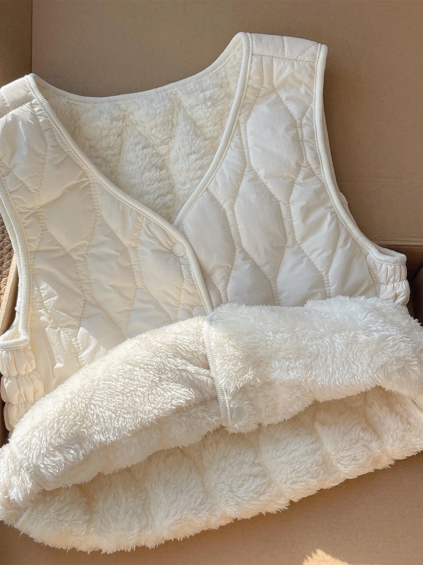 

Утепленный зимний жилет для женщин: модный, легкий, дышащий, многослойный базовый топ больших размеров с V-образным вырезом на пуговицах