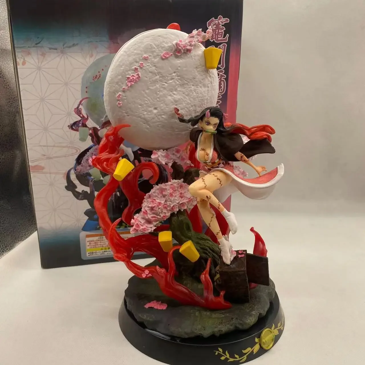 

Demon Slayer 29.5cm Anime GK Nezuko Kamado Kochou Shinobu Hand Action Figure Model Statue PVC Decoration Collection Toy Gift