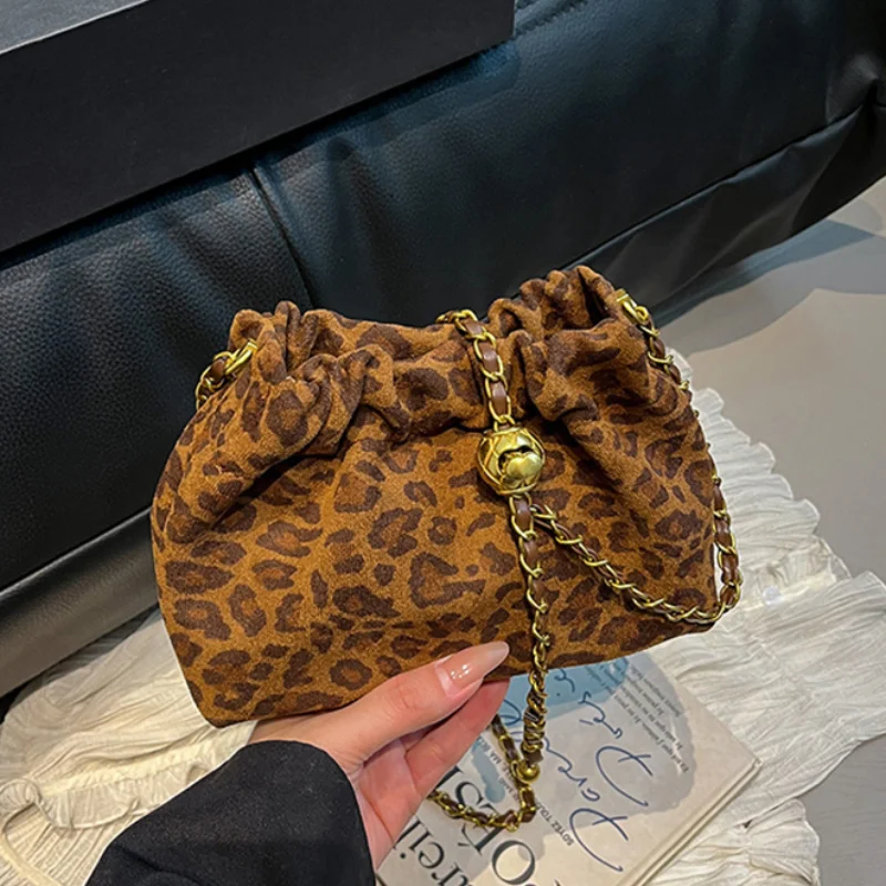 

Маленькая сумка-ведро с леопардовым принтом, женская замшевая сумка на плечо, регулируемая цепочка, дизайн плечевого ремня, винтажная пригородная сумка через плечо
