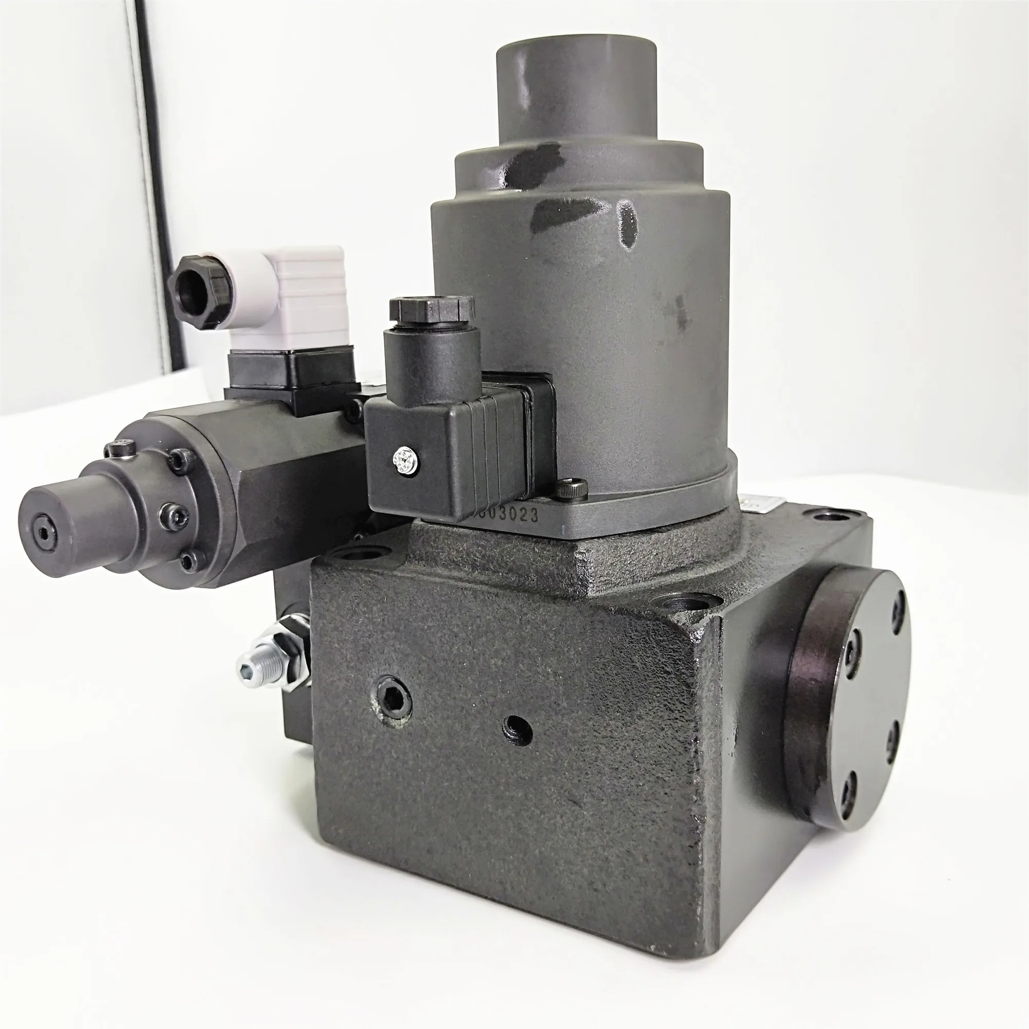 HNC HUN-CHANG Proportional Electro-hydraulic Flow Control Valve EFBG-03-125-C-E-51 EFR-G06-250-H Pressure Control Valve