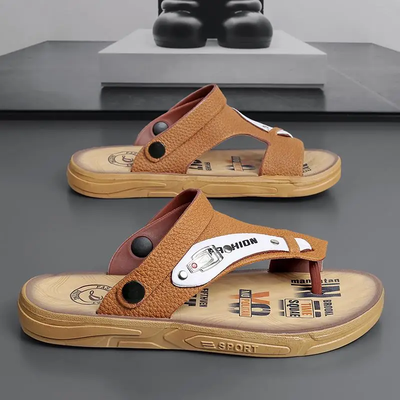 

Мужские летние модные сандалии 2024 года, нескользящие пляжные шлепанцы для вождения, удобные повседневные тапочки-вьетнамки для папы