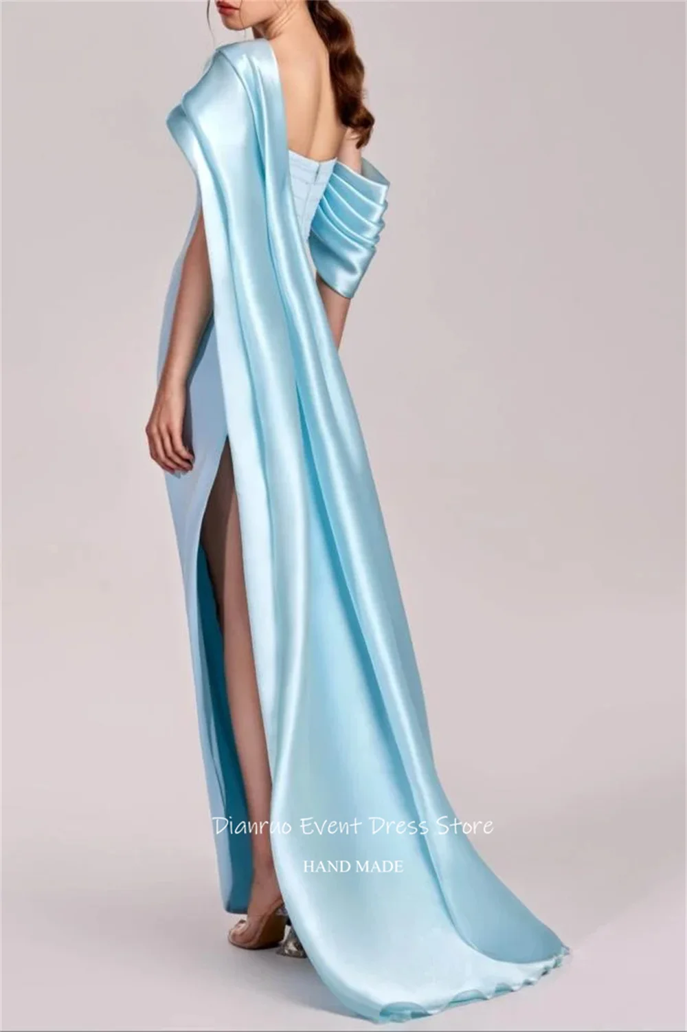 Dianruo Dubai فساتين سهرة بطيات باللون الأزرق الفاتح خط عنق غير متماثل من الساتان فساتين سهرة ماكسي 2025 فساتين حفلات مخصصة