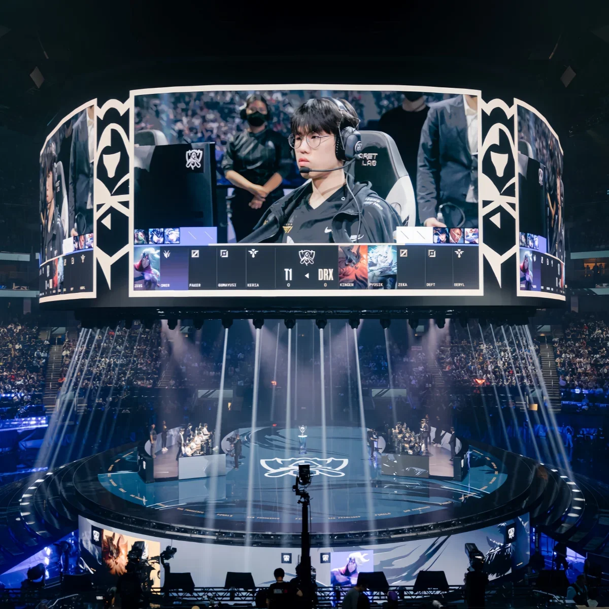7680Hz E-sports Big Live Screen Broadcast Curved LED Display For Gaming Competition With Immersive Viewing Experience