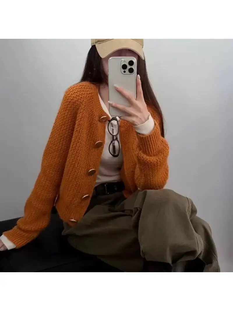 เสื้อคาร์ดิแกนถัก เสื้อสเวตเตอร์ถัก เสื้อผ้าถักสำหรับผู้หญิง ฤดูใบไม้ร่วง ฤดูหนาว สีขาว บาง น้ำหนักเบา ใส่ได้หลายโอกาส ไซส์ใหญ่ เสื้อผ้าผู้หญิง แขนยาว