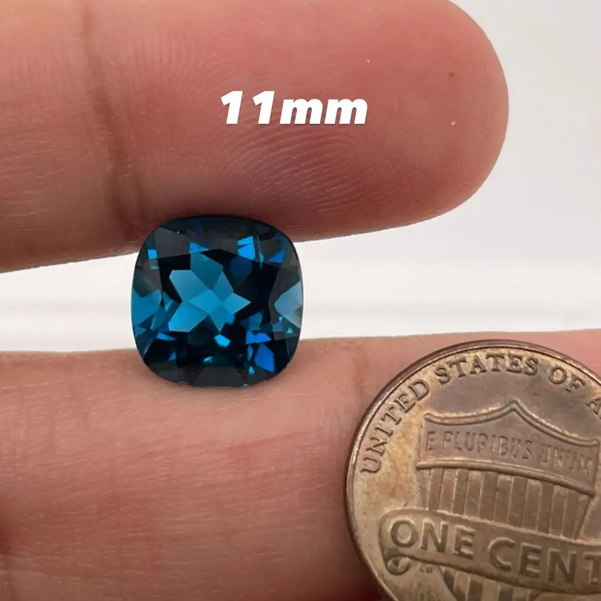 Topazio Blu Londinese Naturale all'Ingrosso, Taglio a Cuscino, Qualità AAA, Gemme Sciolte VS, Dimensioni da 3MM a 9MM per Gioielleria