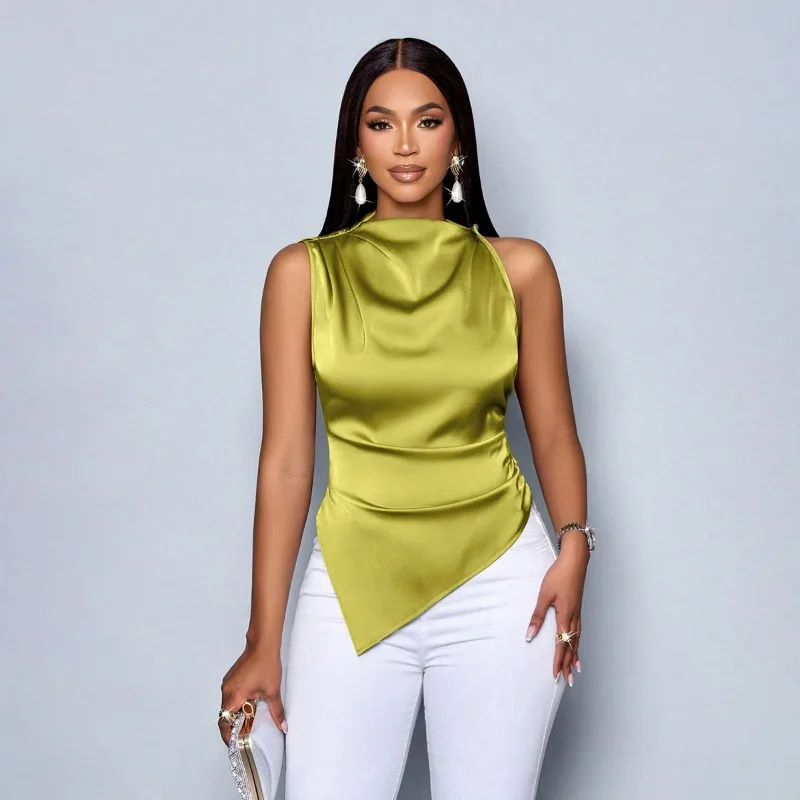 

Женский атласный топ без рукавов с асимметричным подолом