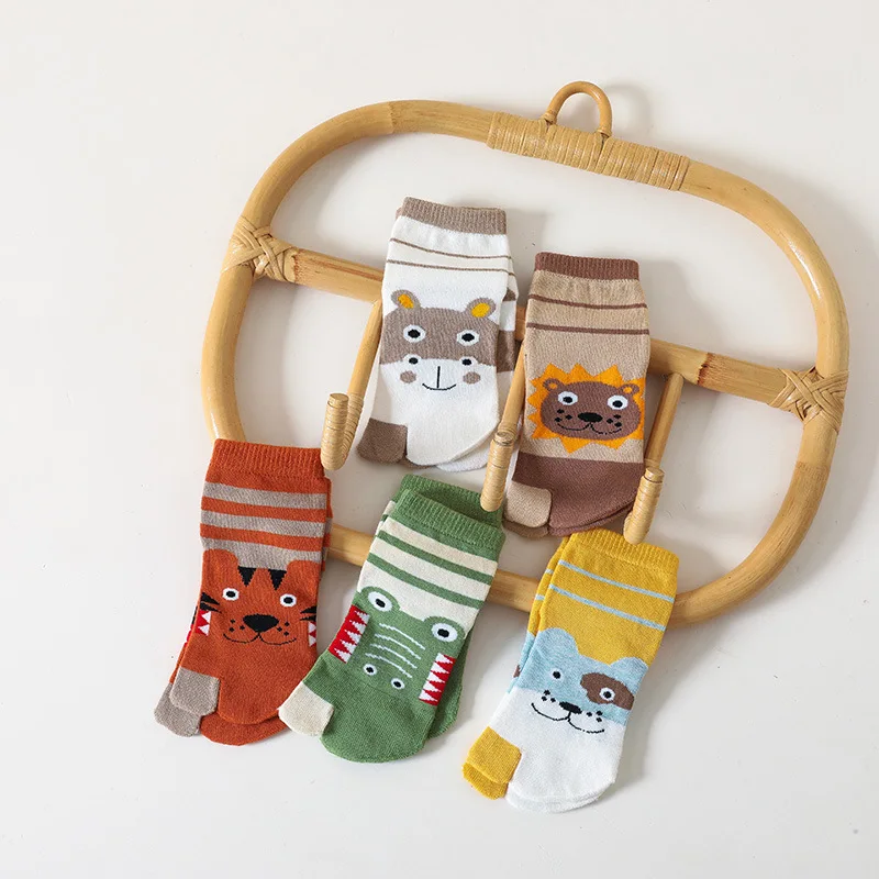 5 Paar neue Stil Kinder reine Baumwolle zwei Zehen Tabi Socken für Kinder Student Jungen Mädchen Crew Cartoon Tier Split Daumen Zehen socken