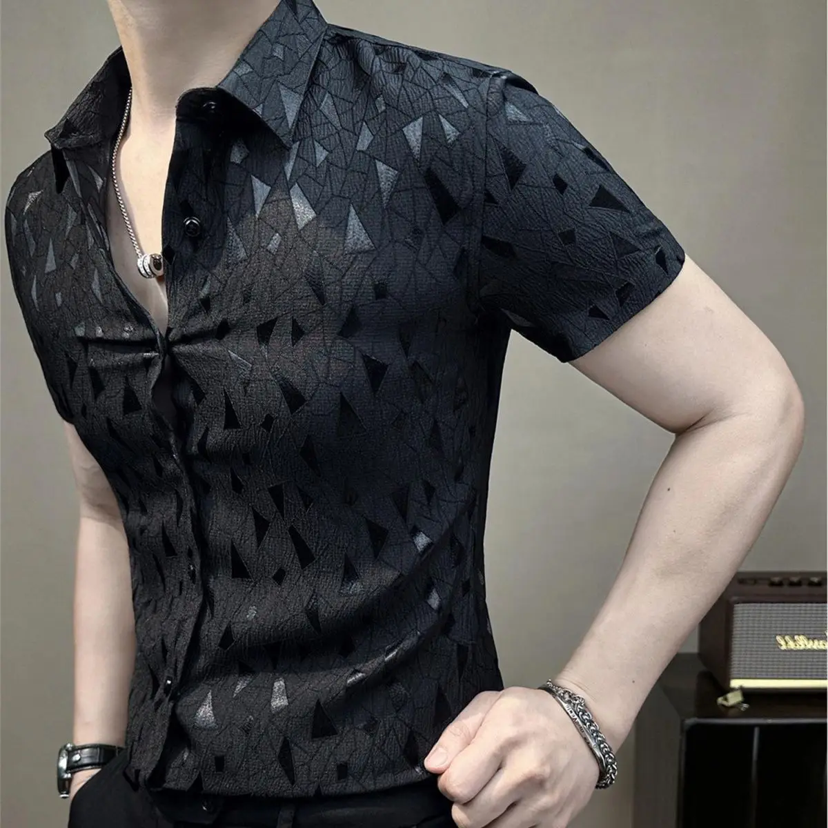 

Мужская рубашка Ele ort Sve Slim Fit: модная, дышащая, летняя, универсальная, с воротником, на пуговицах, с геометрическим принтом.