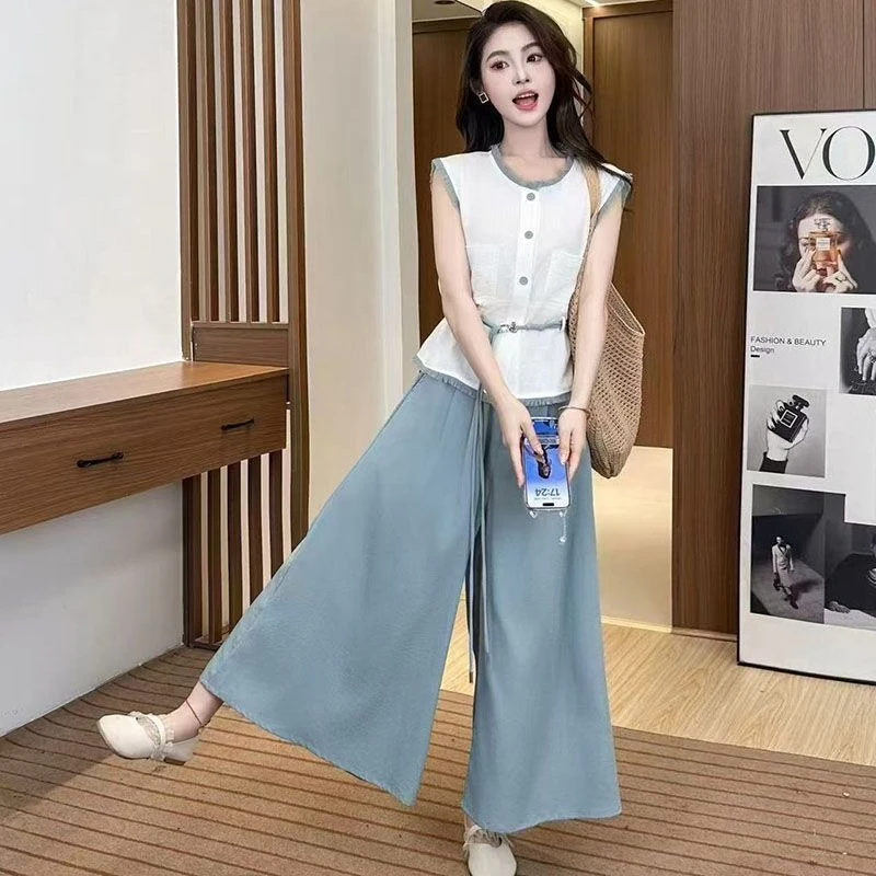 

Women Summer New Arrival Blue Three Quarter Wide Leg Pants White Sleeveless Vest Shirt Two Piece Set Simple Frayed Hem Design