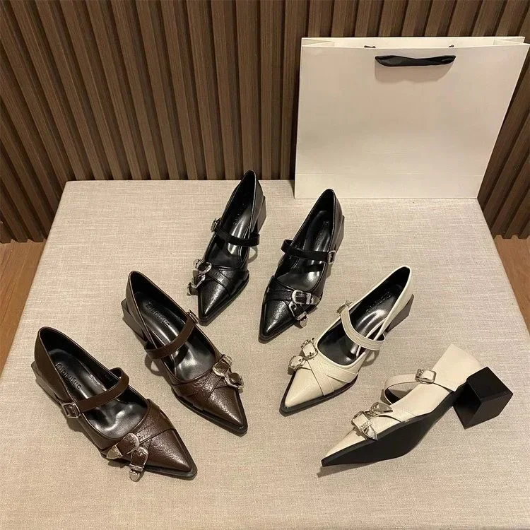 Primavera tacones altos de mujer Sexy estilo francés zapatos puntiagudos decoración de Metal faldas emparejadas elegante banquete moda Mary Jane 2025