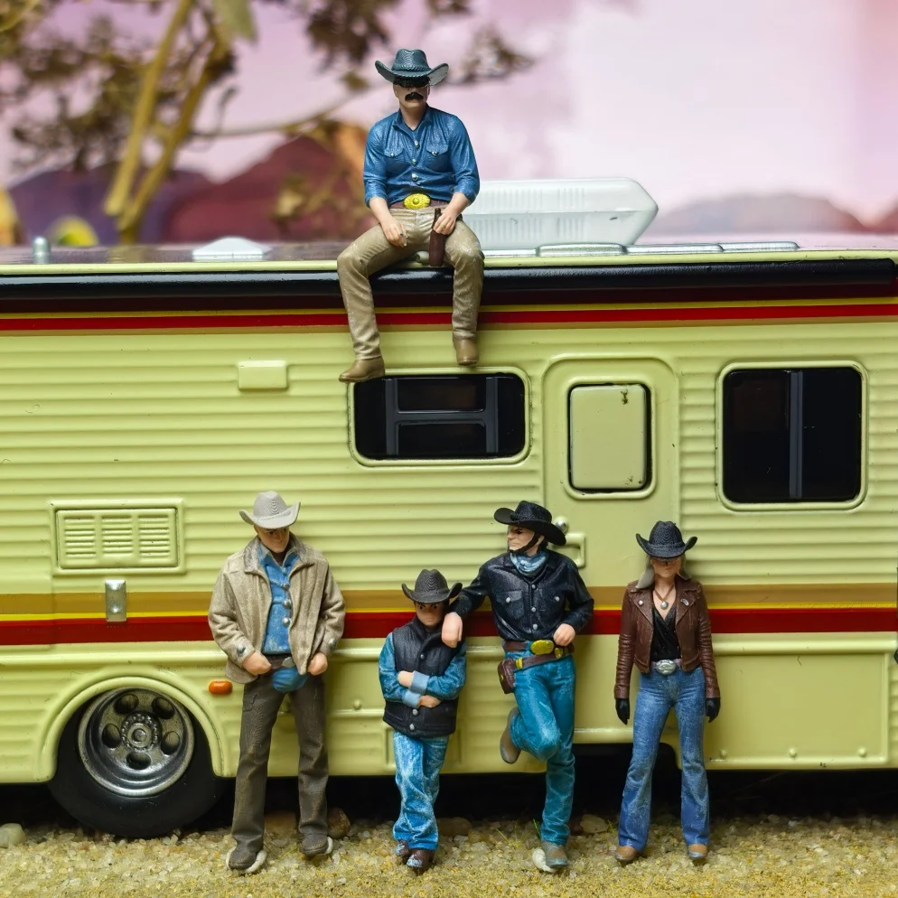 1/64 Scale Resin Western Cowboy Figures Set with Ranch Fence Miniature Scene Props Hand Painted Display for Diecast Car AFA image 3