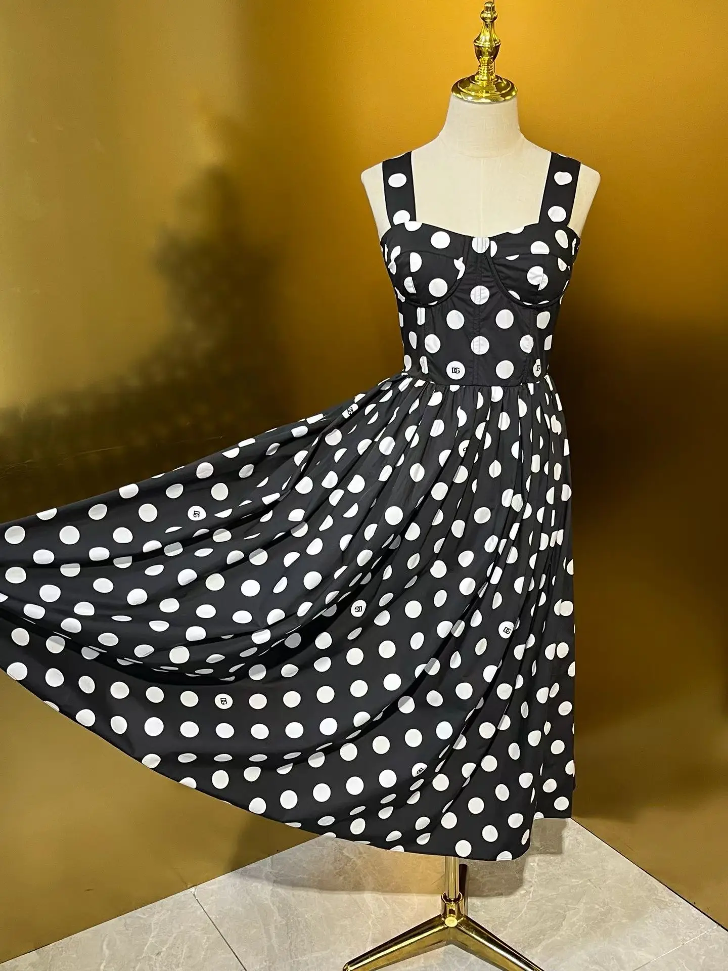 

High Quality Cotton Bandeau Dress Fashion Goddess Black Bottom Polka Dot Tight Fit Bust Cup Strapless Gown Elegant Style