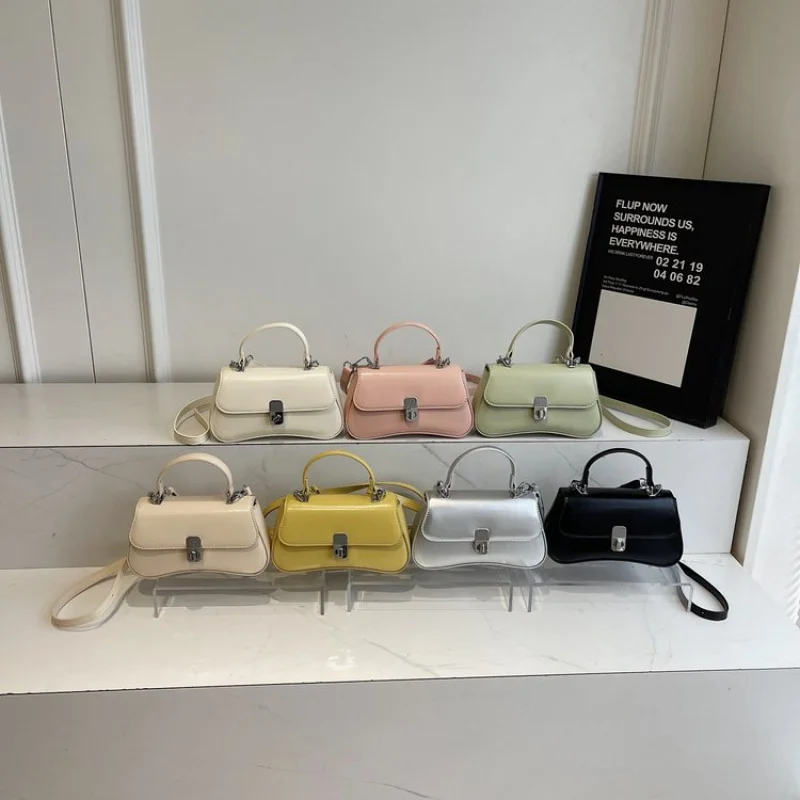 حقيبة كتف نسائية راقية مصنوعة من الجلد عالي الجودة وتفاصيل كلاسيكية #3