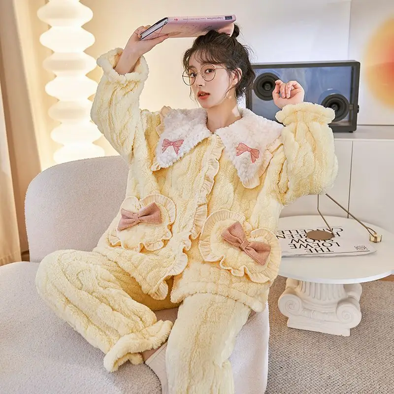 Can Be Worn Outside Coral Velvet Pajama Women's Autumn and Winter Thickened Cashmere Cardigan Lovely Warm Flannel Homewear Set