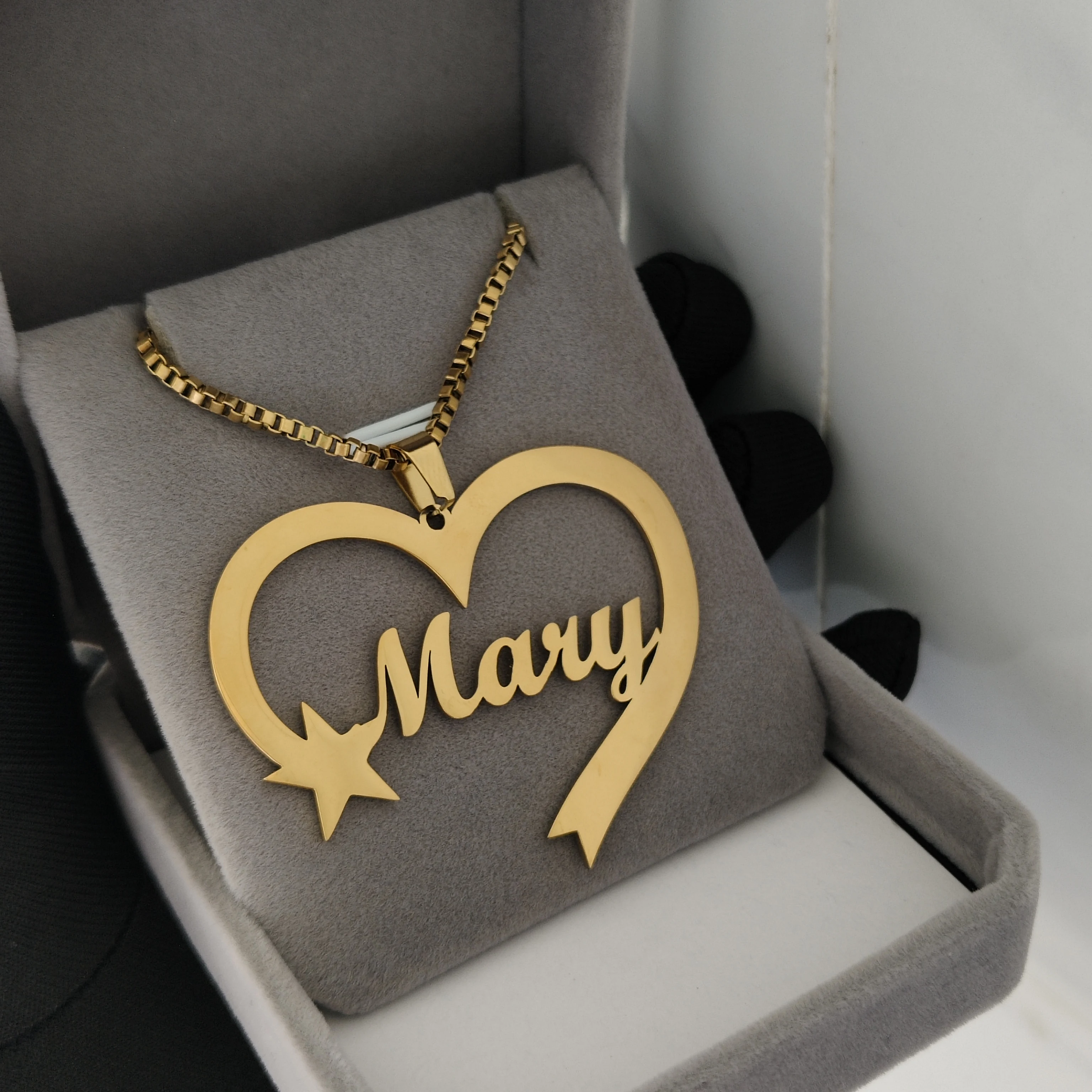 DCEE New Wholesale Customized Name Heart shaped Necklace Personalized Letter Heart shaped Star Necklace Valentine's Day Gift