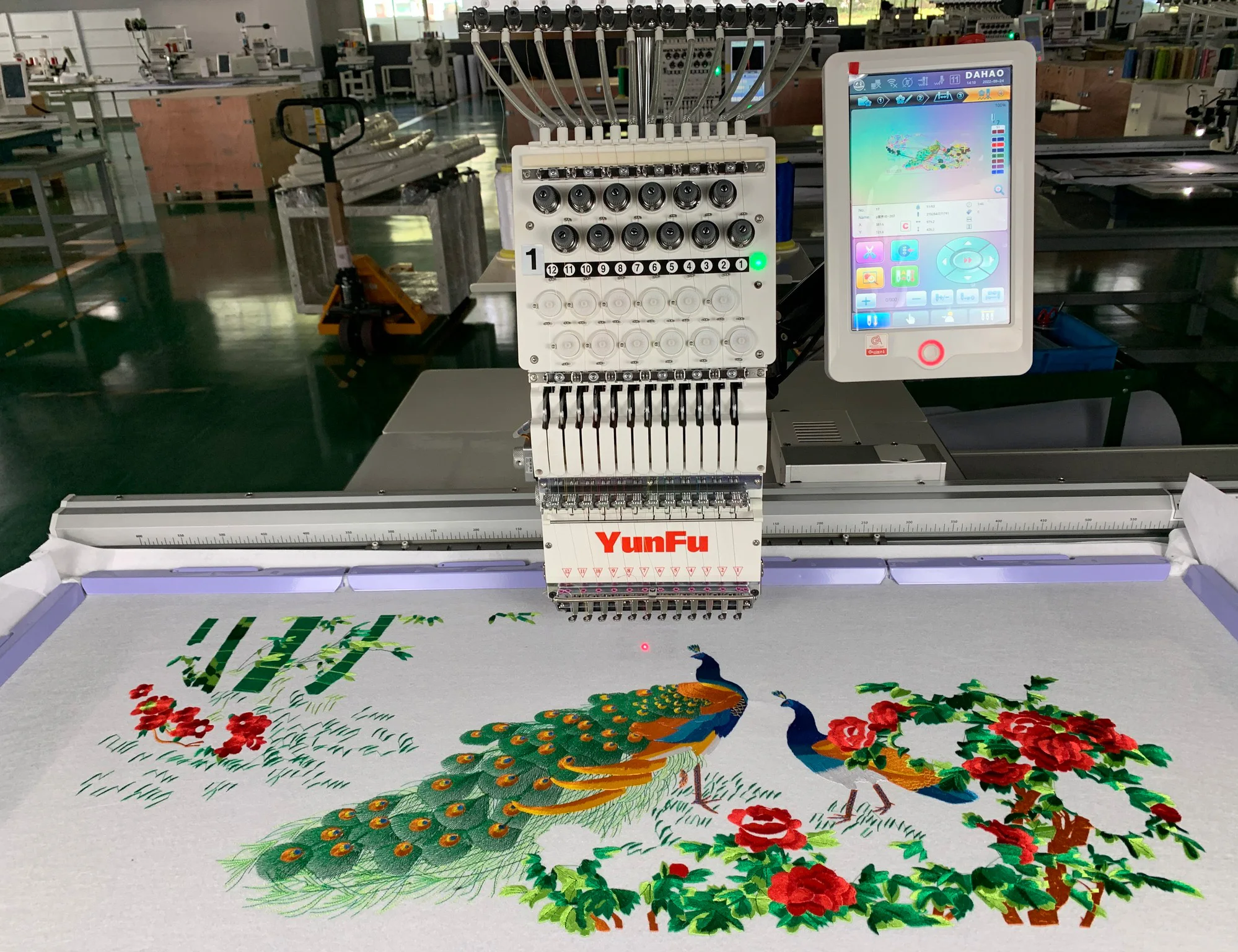Picture 6: YUNFU Embroidery Machine Price Single Head 12 15 Nddeles Machine Big Area Size  for Hat Clothes Flat Embroidery