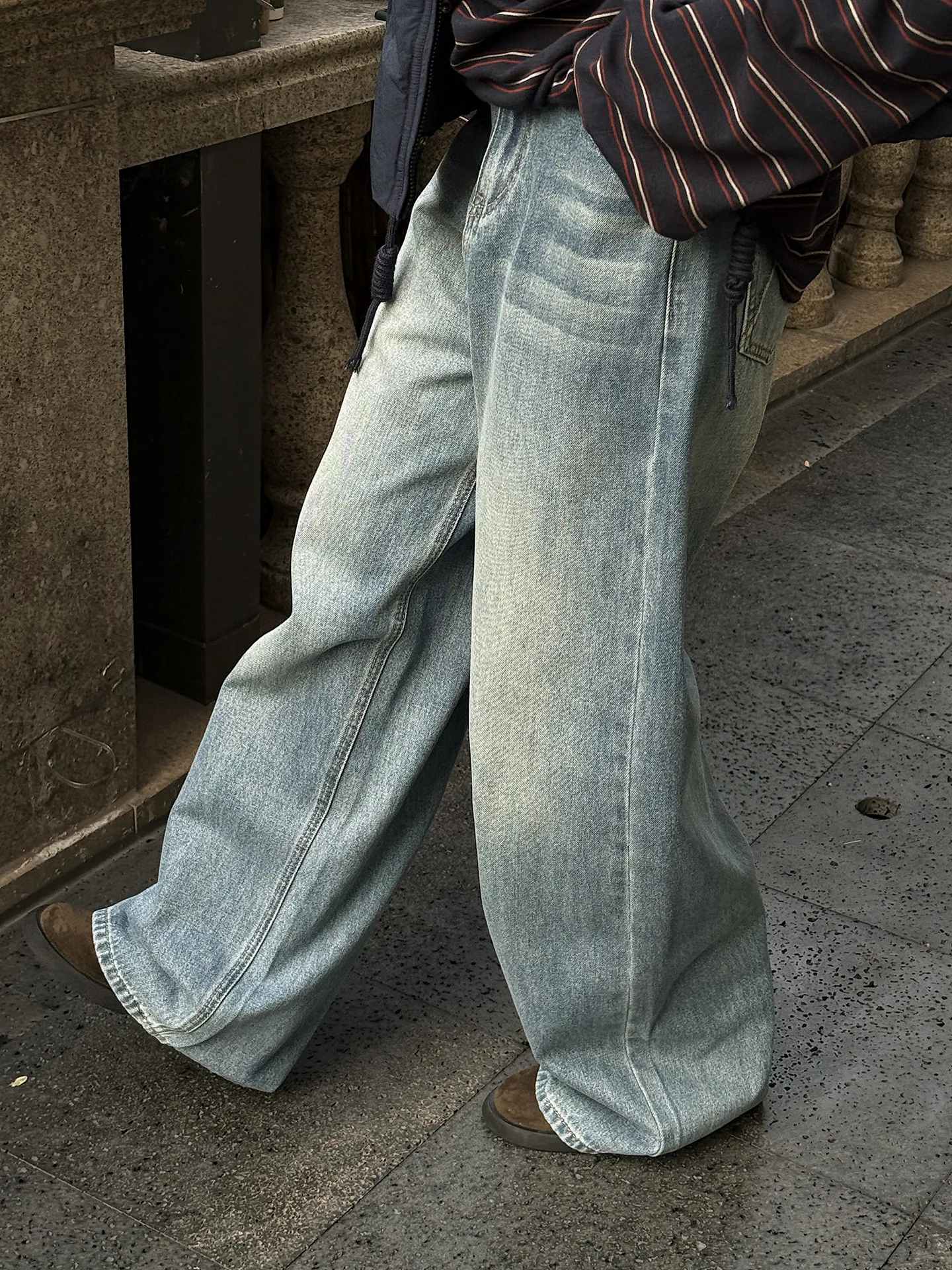 Eenvoudige en modieuze vintage gelaagde gewassen jeans met rechte pijpen en losse silhouet lange broek voor dames