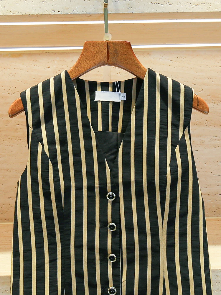 Conjunto de ceco y plones cortos con cuello en V y rayas vertics de verano de gama alta, conjunto de moda para muje...